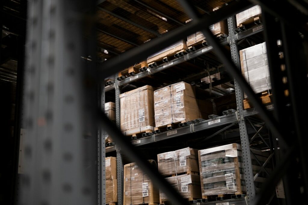 Stock y logística en el depósito de una distribuidora de papel